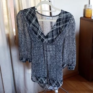 Tunic with tie/cinch for flattering fit.